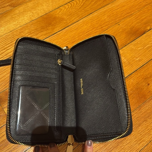 Michael Kors wristlet wallet - Picture 3 of 6